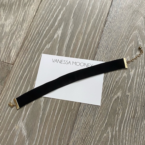 BRAND NEW Vanessa Mooney Black Wide Velvet Choker - Picture 2 of 4